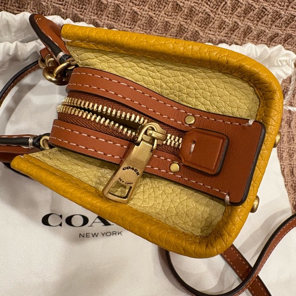 Coach 1941 Rogue 12 in Buttercup - Picture 6 of 11